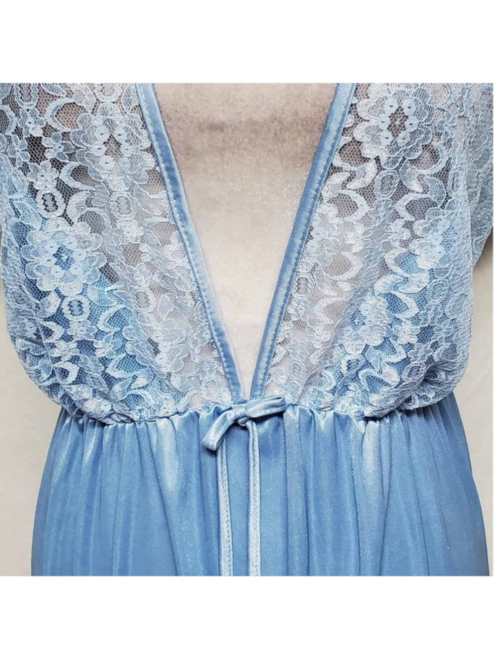 80s Vintage Powder Blue Sheer Lace Stretchy Satin Plunging Neckline Maxi Nighty - Picture 5 of 12